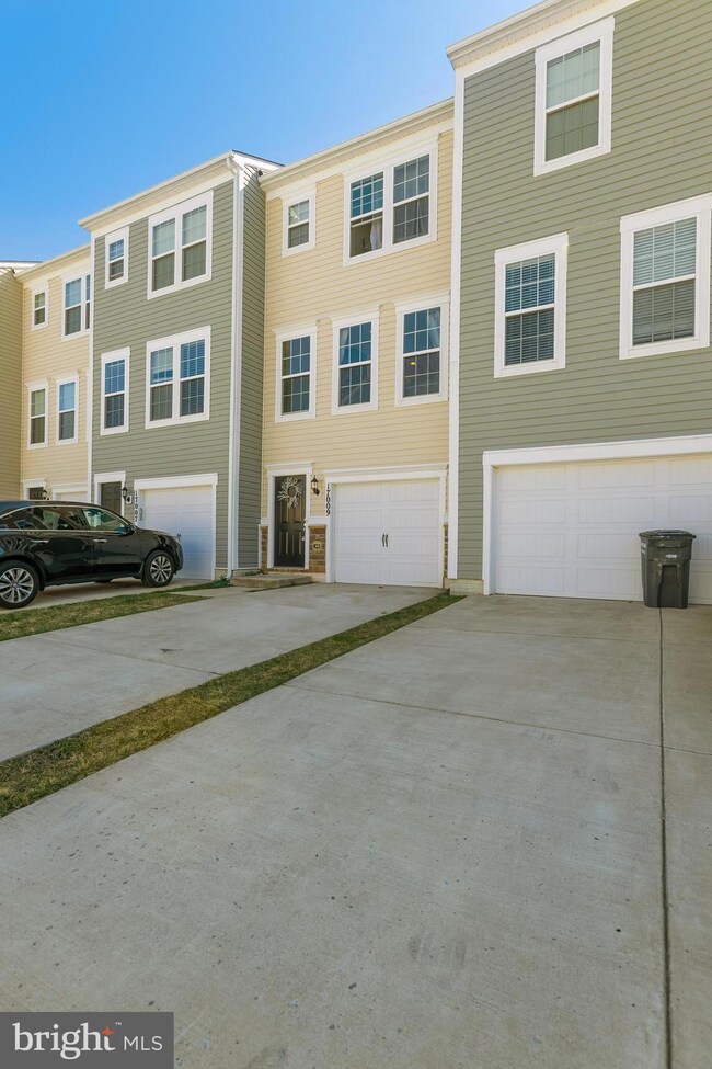 17009 Hoskins Way, Dumfries, VA 22026 - photo 2