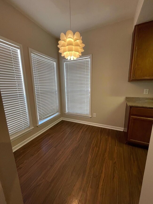715 W 22 1 2 St unit 201, Austin, TX 78705 - photo 6