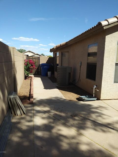 SIDE YARD