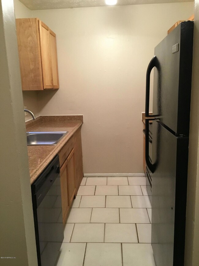 2125 Hyde Park Rd unit 19, Jacksonville, FL 32210 - photo 2