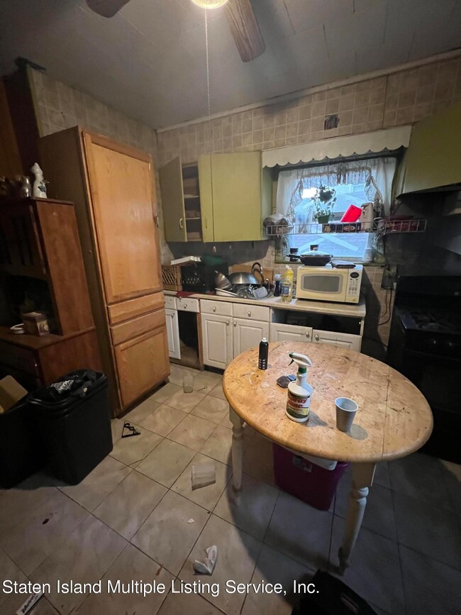 1679 Castleton Ave, Staten Island, NY 10302 - photo 5