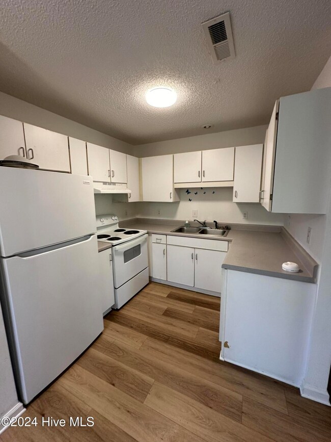 700 S Walker St unit 6, Burgaw, NC 28425 - photo 7