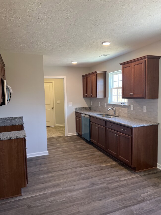 47 Timber Cir, Manchester, TN 37355 - photo 2