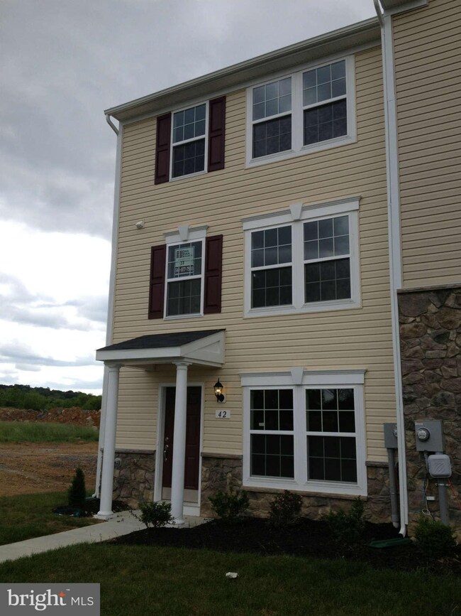 0 Lieutenant Ct unit 1004212126, Bunker Hill, WV 25413 - photo 2