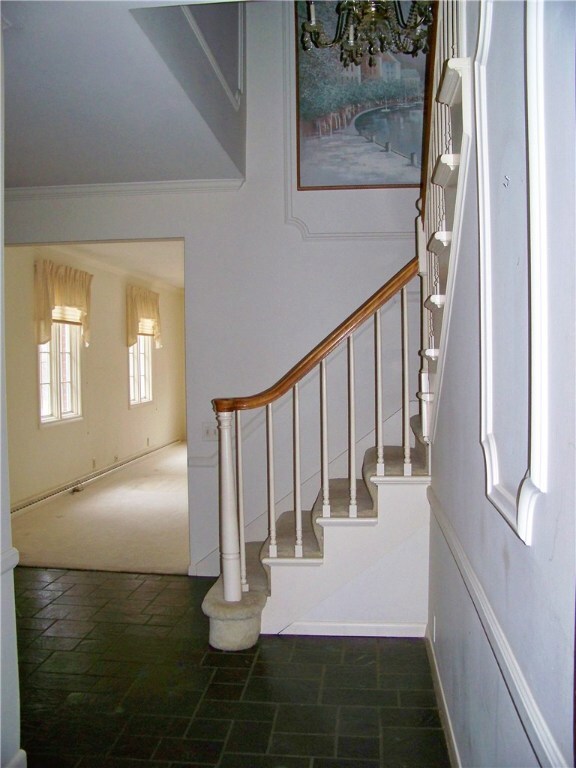 Entry with decorative molding