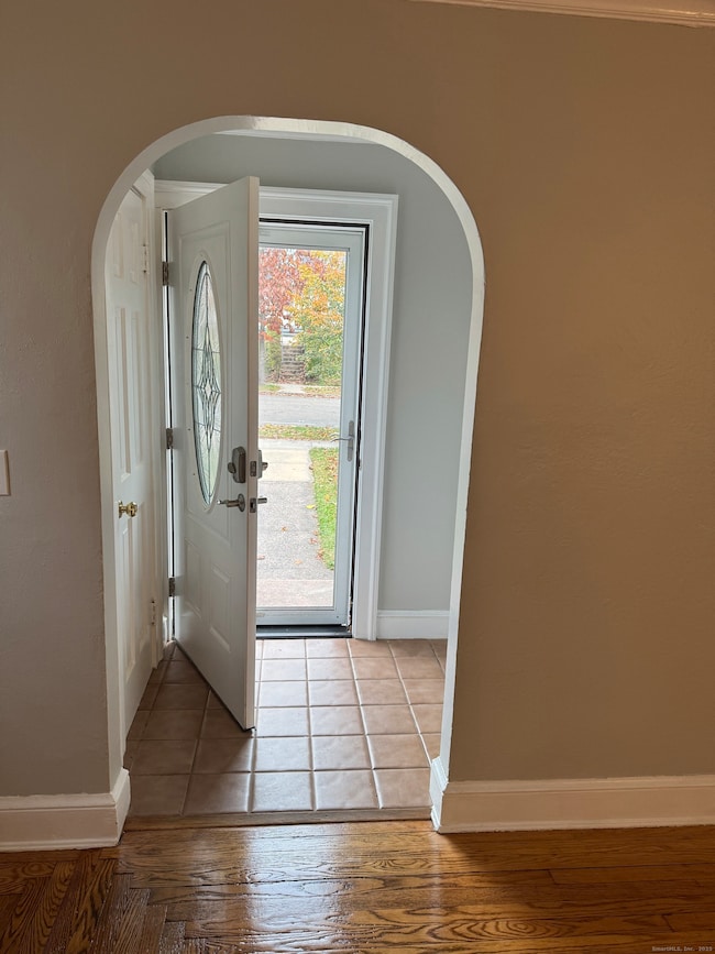 114 Kneeland Rd, New Haven, CT 06512 - photo 7