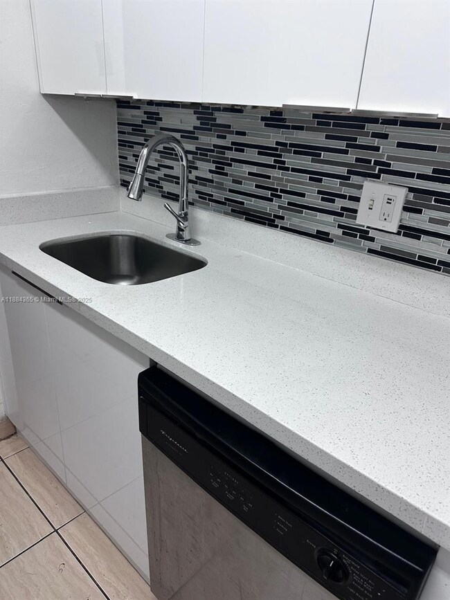 10124 Twin Lakes Dr unit 11D, Coral Springs, FL 33071 - photo 4