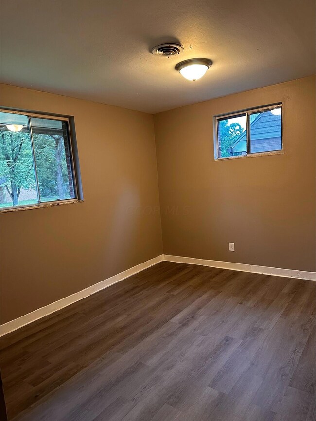 1559 Vilardo Ln, Columbus, OH 43227 - photo 5