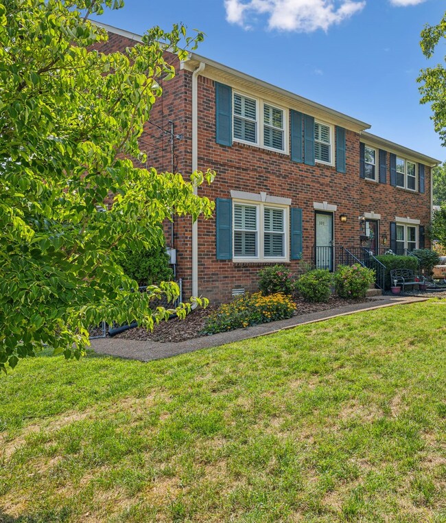 101 Woodcraft Ct, Nashville, TN 37214 - photo 2