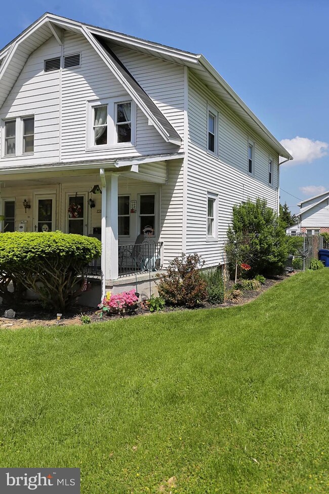 121 W Wyomissing Blvd, Reading, PA 19609 - photo 2