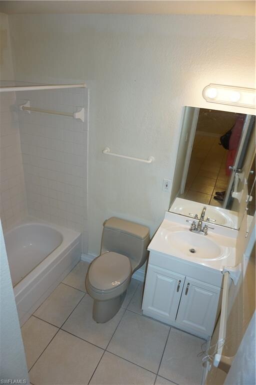 2370 41st St SW unit C1, Naples, FL 34116 - photo 2