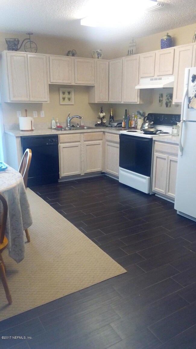 7649 Ginder Ct, Jacksonville, FL 32210 - photo 3