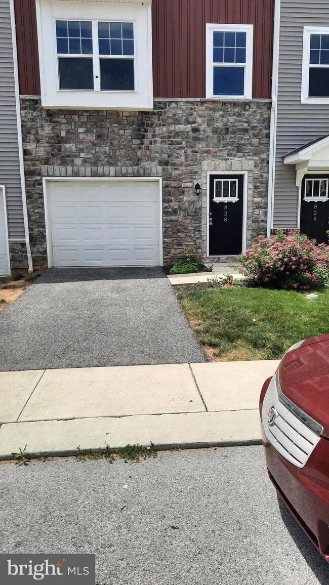 828 Admiral's Quay Dr, Mechanicsburg, PA 17055 - photo 2