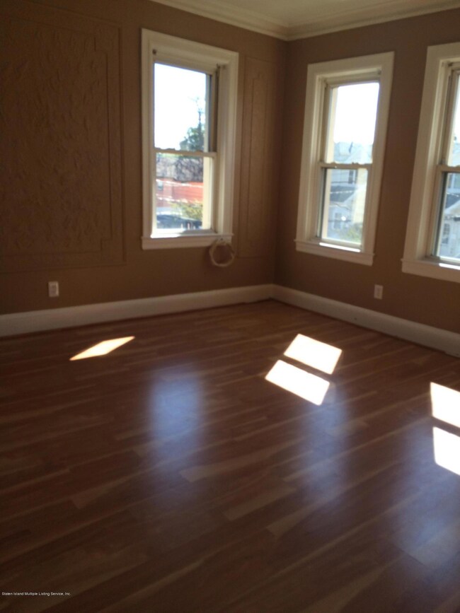 305 Norway Ave, Staten Island, NY 10305 - photo 4