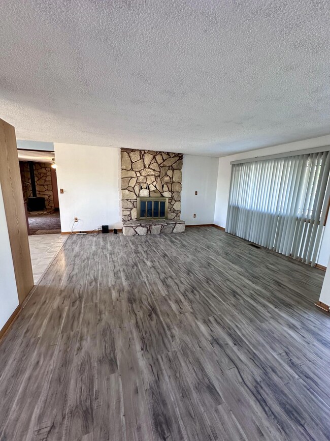 3910 Gregory Dr, Klamath Falls, OR 97603 - photo 2