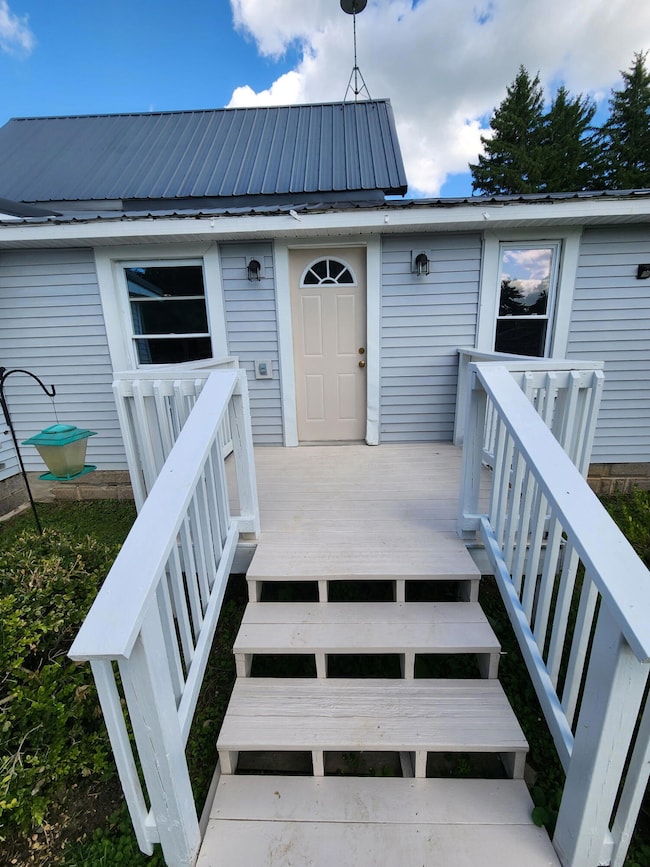 802 Parker St, Crystal, MI 48818 - photo 4