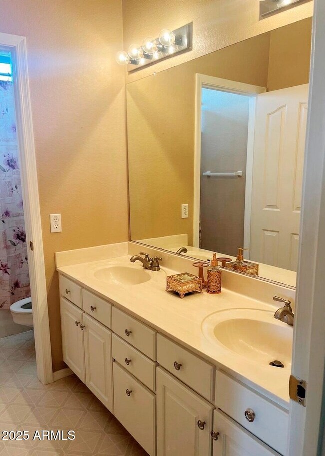 BALCOME HALLWAY BATHROOM
