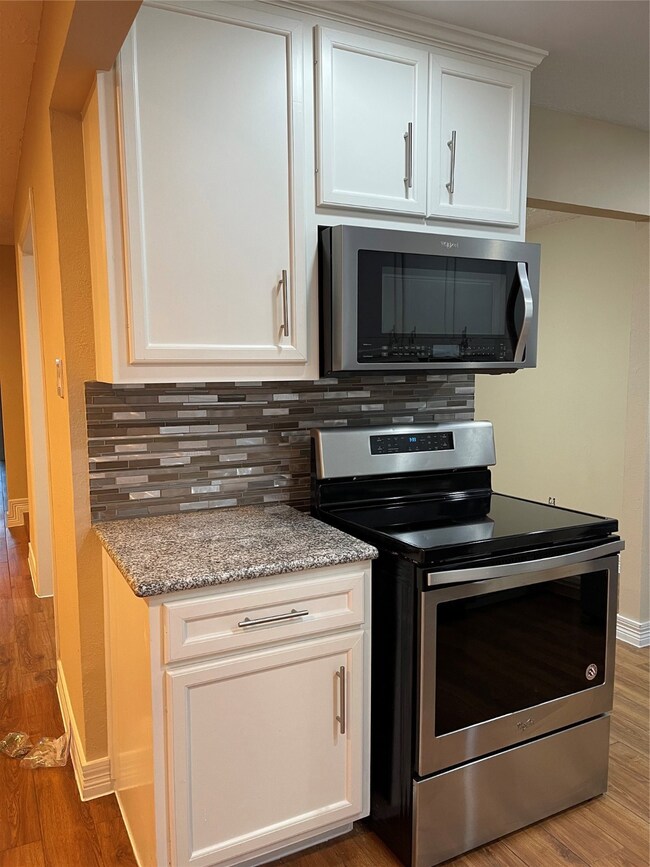 8522 Carriage Creek Dr, Houston, TX 77064 - photo 7