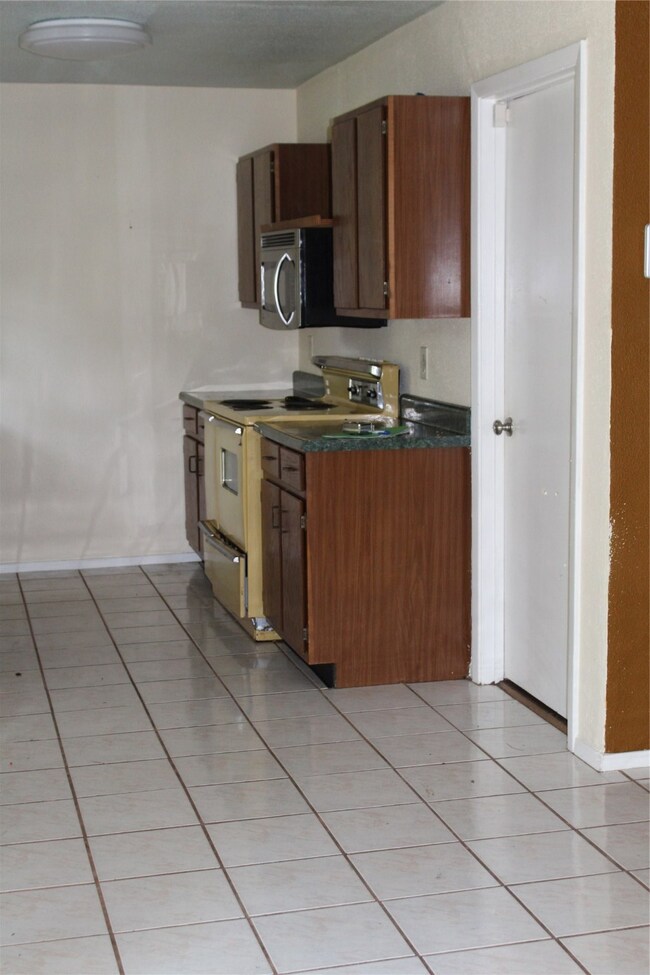 6109 Maywood Dr, Houston, TX 77053 - photo 7