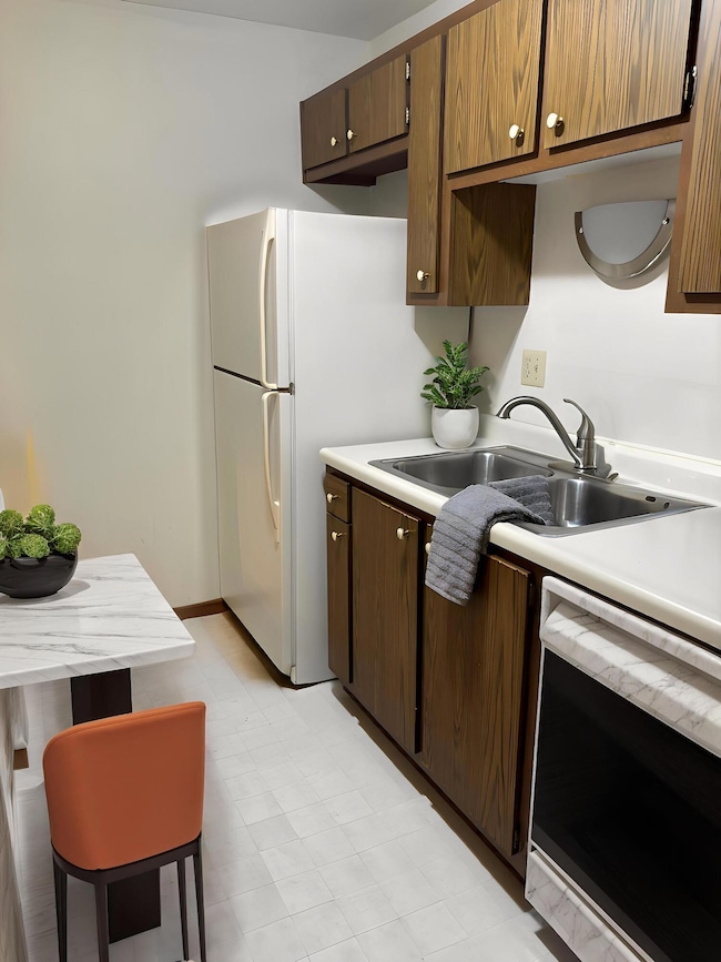 IMG_2734 - Kitchen - Standard - 1