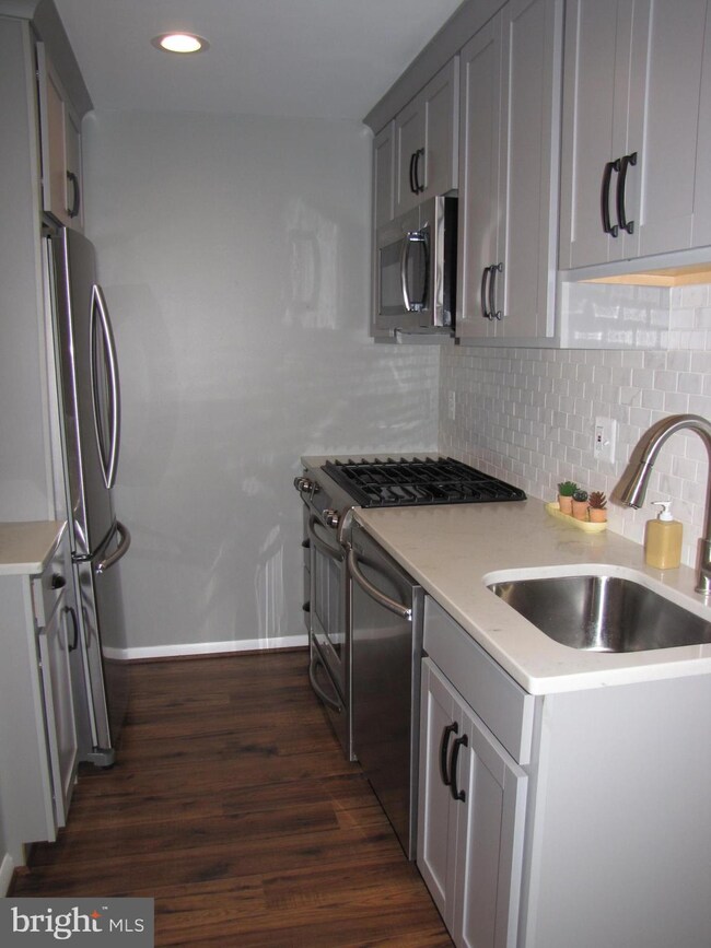 210 Park Terrace Ct SE unit 61, Vienna, VA 22180 - photo 5