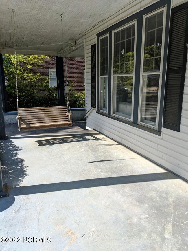 1406 Gold St. N (1)