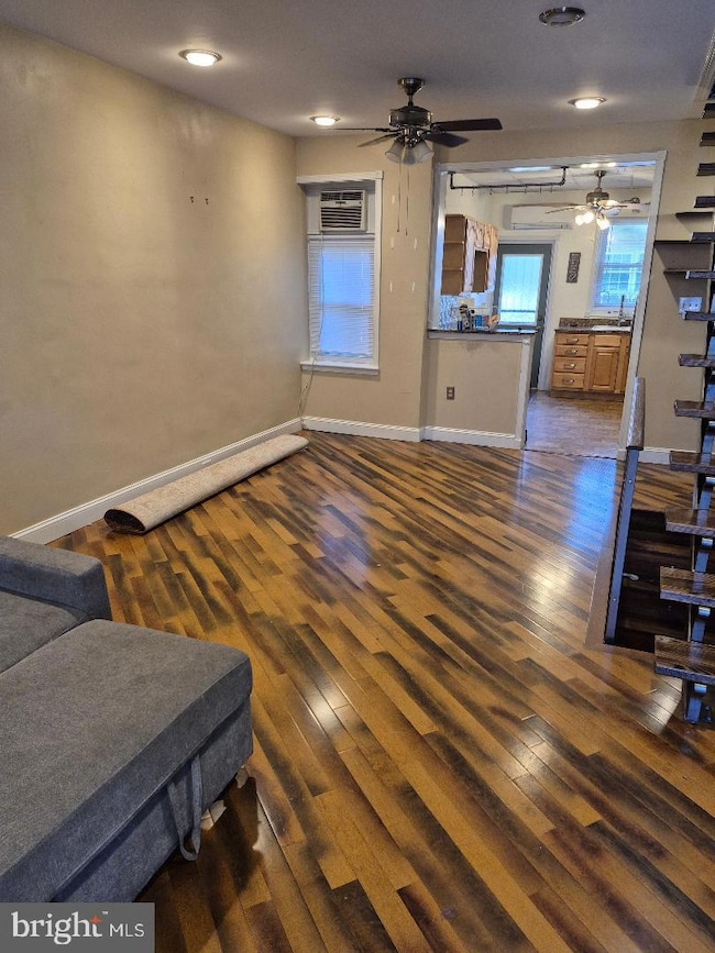 2417 S Opal St, Philadelphia, PA 19145 - photo 4