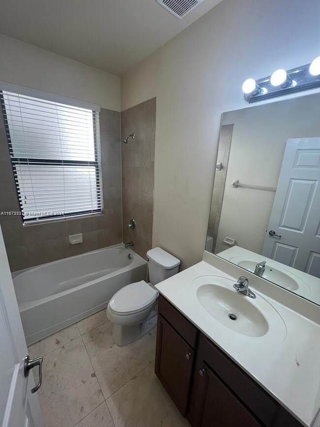 3385 W 86th Terrace unit 3385, Hialeah, FL 33018 - photo 6