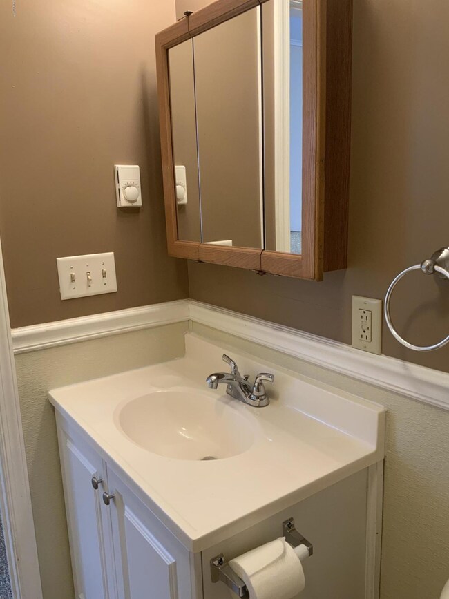 454 Woodland Ave, Hawley, PA 18428 - photo 3