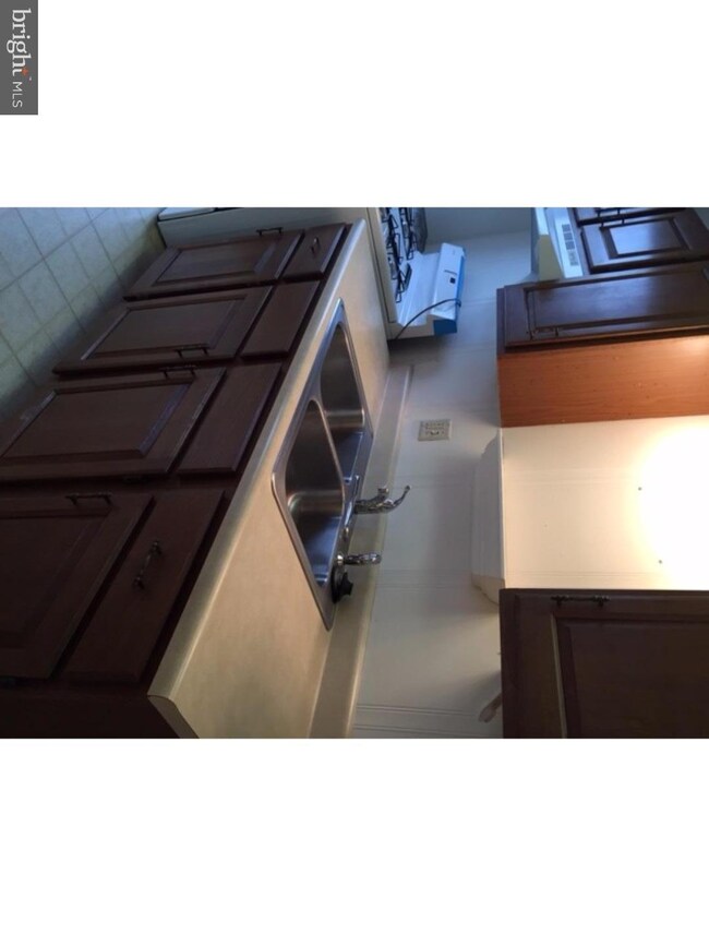 307 S Broad St unit 2, Kennett Square, PA 19348 - photo 5