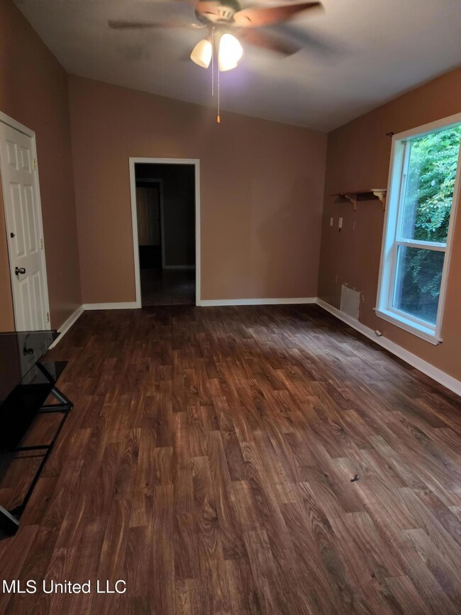 161 Highway 305 N unit B, Olive Branch, MS 38654 - photo 4