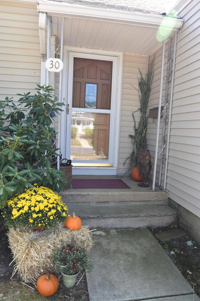 30 Windsor Ct, Neptune, NJ 07753 - photo 2