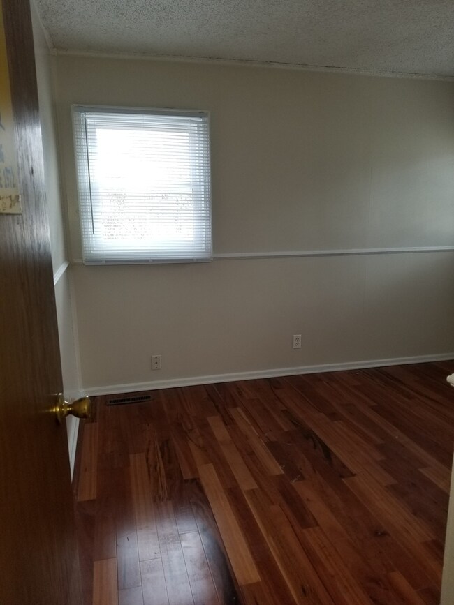 204 Harding Ave, Waukegan, IL 60085 - photo 7