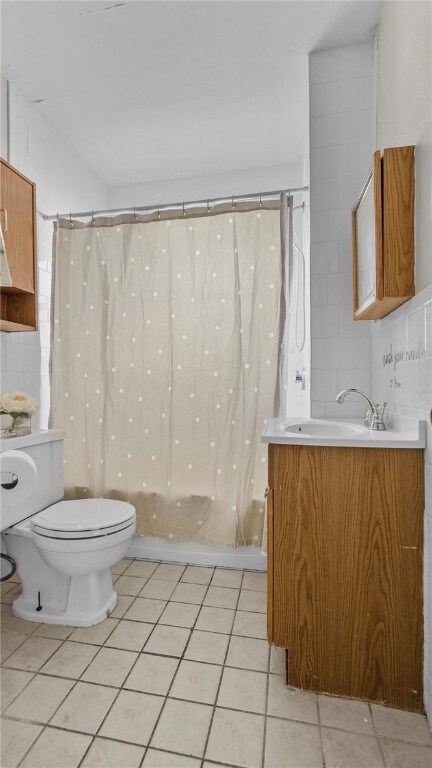 Second Fl - Full Bath