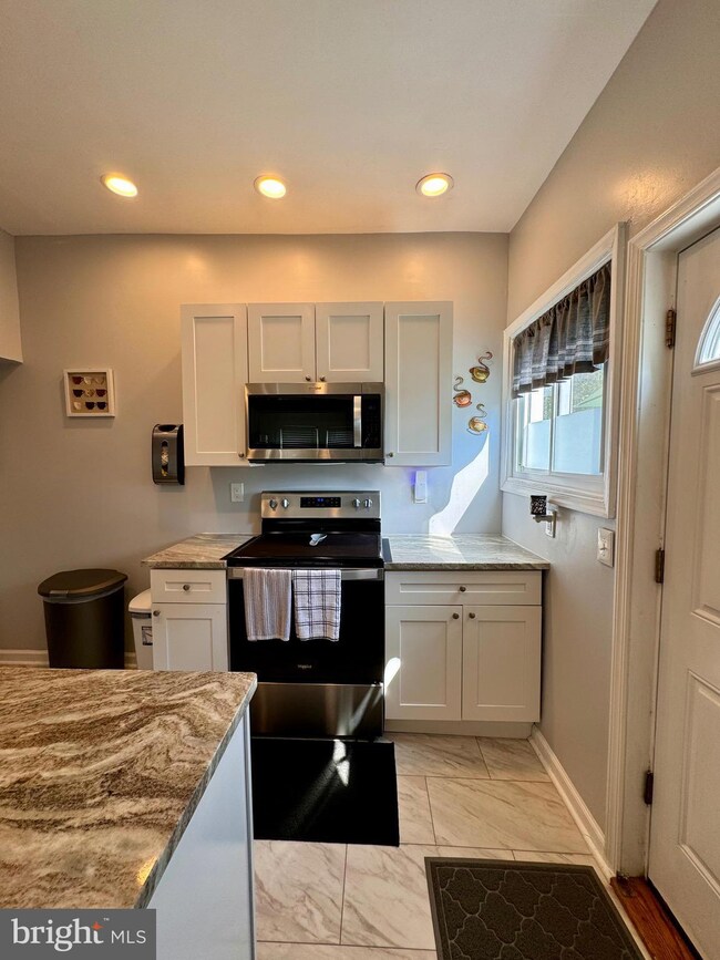 1105 Wilson Dr, Havertown, PA 19083 - photo 4