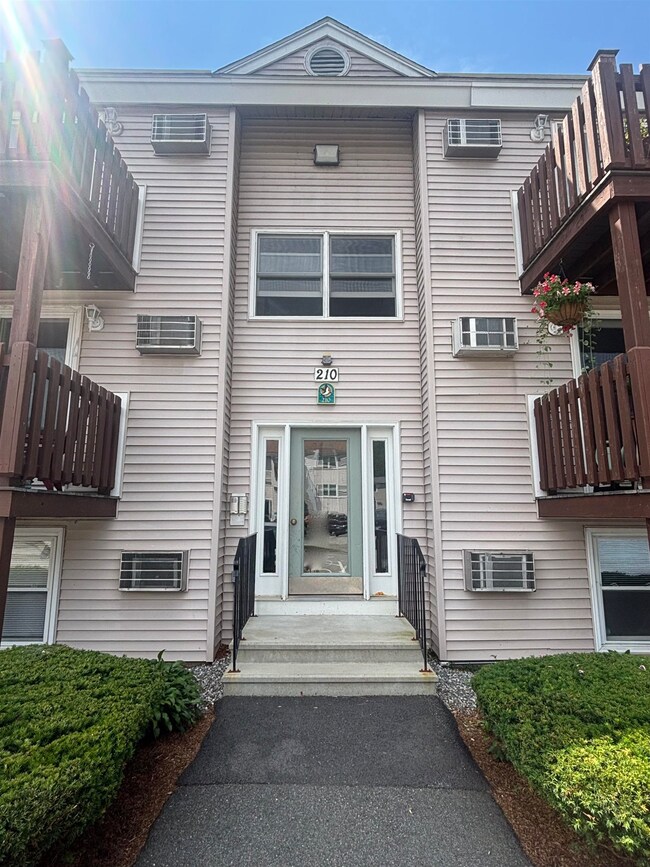 210 Circle Rd unit 1, Manchester, NH 03103 - photo 2