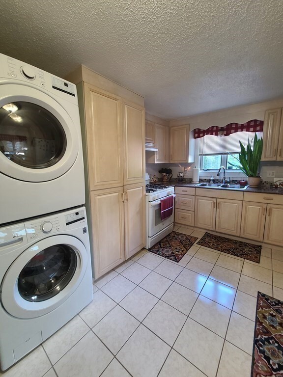 17 Hall St, Lawrence, MA 01841 - photo 4