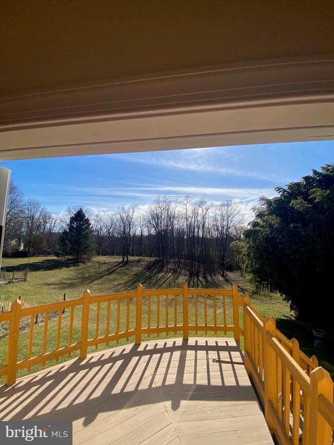 622 Falmouth Ct, Sykesville, MD 21784 - photo 6