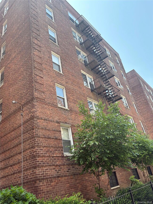 2090 Barnes Ave unit 4D, Bronx, NY 10462 - photo 3