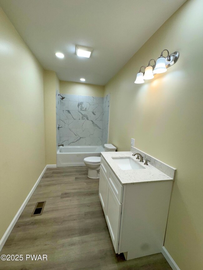 408 W Grove St unit Lower, Scranton, PA 18510 - photo 4