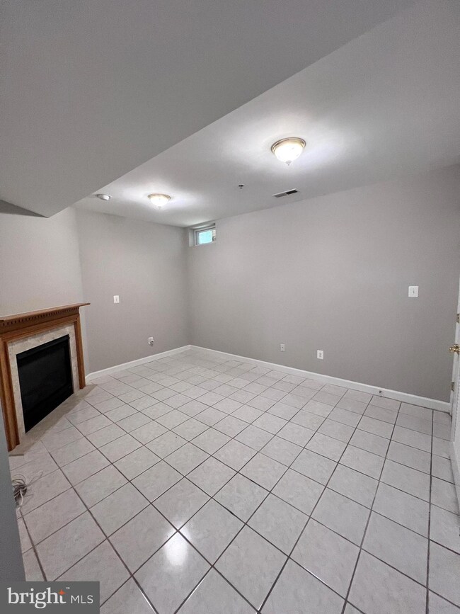 3328 Castle Ridge Cir unit 11, Silver Spring, MD 20904 - photo 7