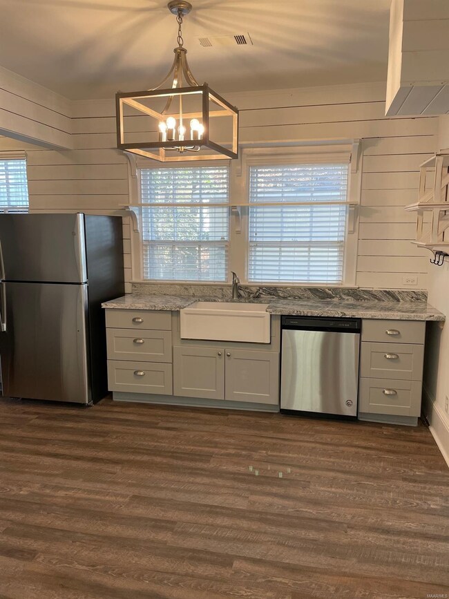 Kitchen - new appliances, cabinets, granite counte