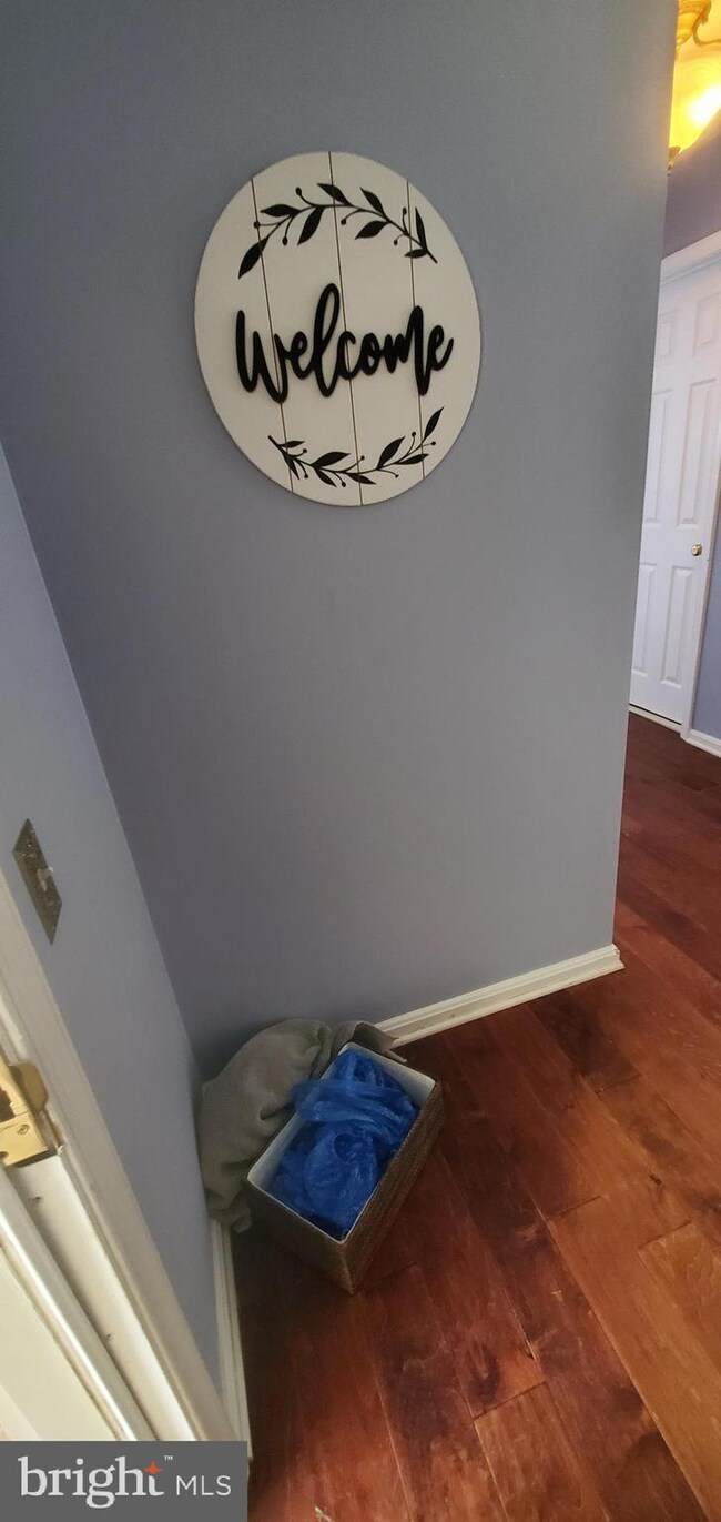 8202 Catbird Cir unit 202, Lorton, VA 22079 - photo 6