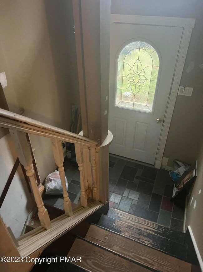 140 Russell Dr, Saylorsburg, PA 18353 - photo 6