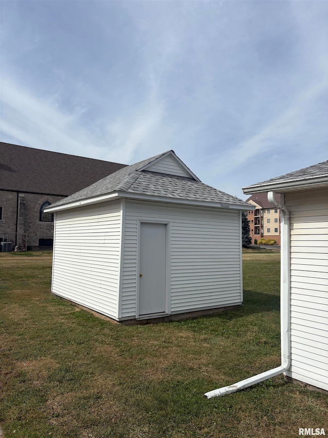 401 10th St, de Witt, IA 52742 - photo 3