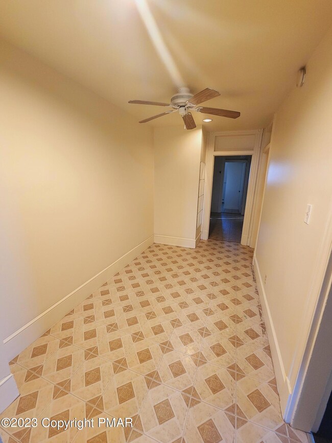 503 Thomas St unit 2, Stroudsburg, PA 18360 - photo 3