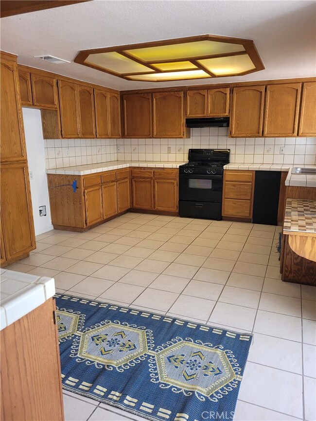 13776 Greenwood Place, Victorville, CA 92395 - photo 6