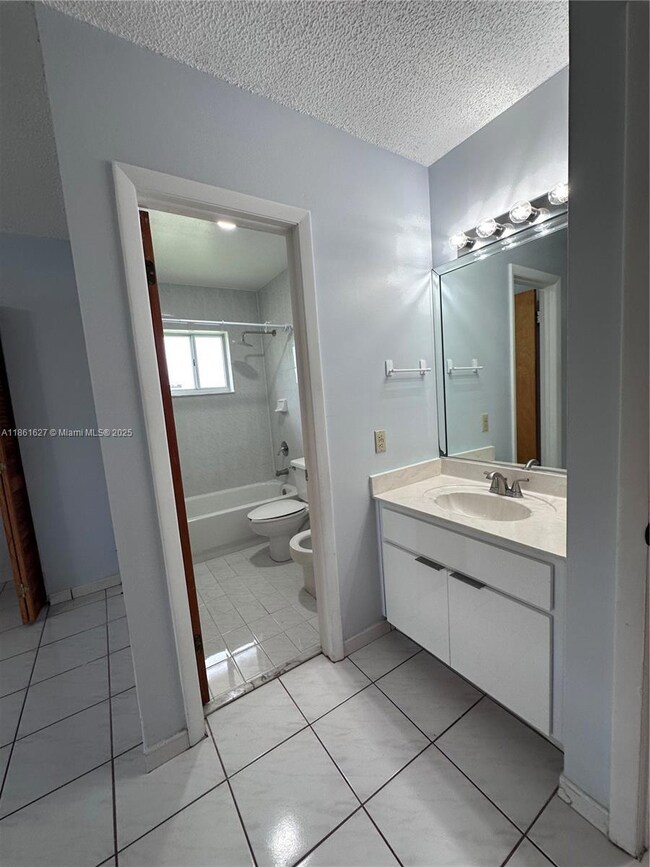 2210 W 74th St unit 20129, Hialeah, FL 33016 - photo 3