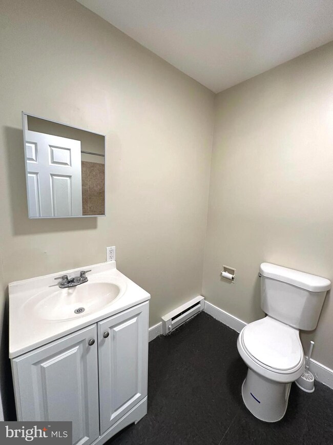 64 W Antietam St unit . 5, Hagerstown, MD 21740 - photo 6