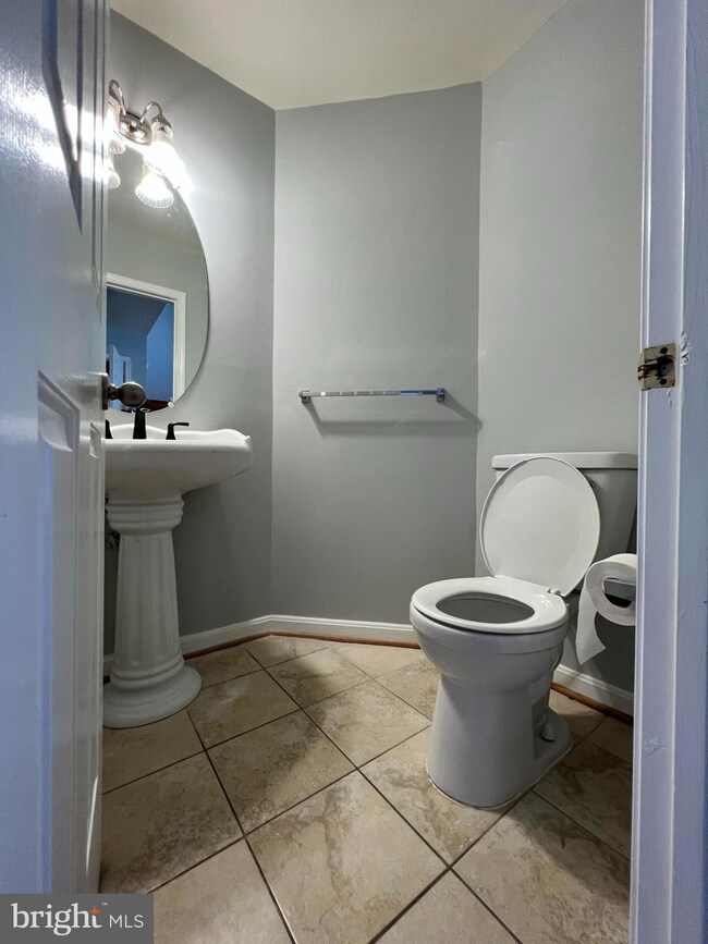 19715 Maycrest Way, Germantown, MD 20876 - photo 2